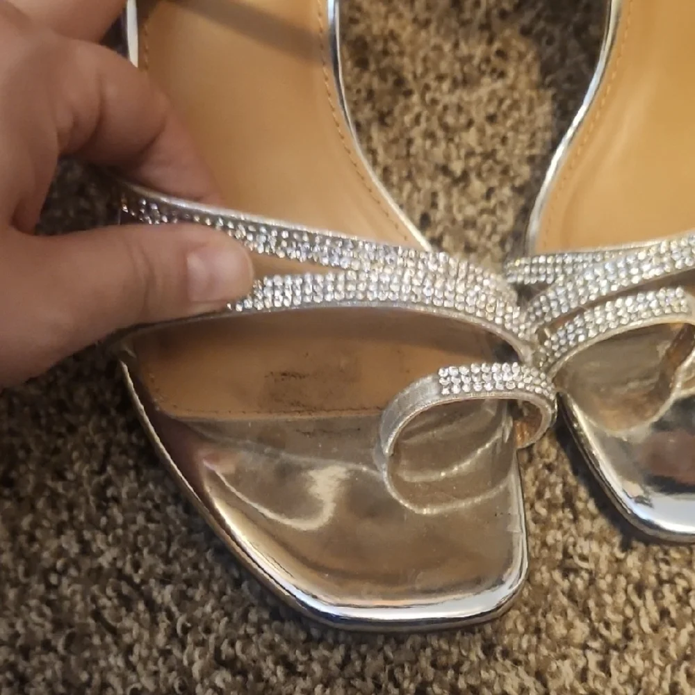 Wild Pair Shimmering Silver Heels - Picture 5 of 6